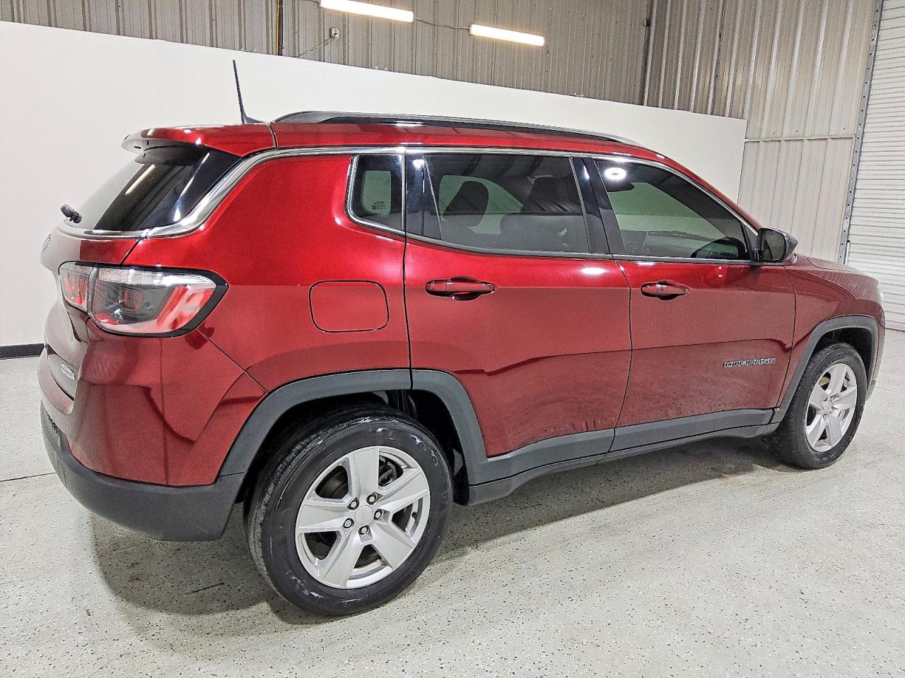 2022 JEEP COMPASS LATITUDE photo 3
