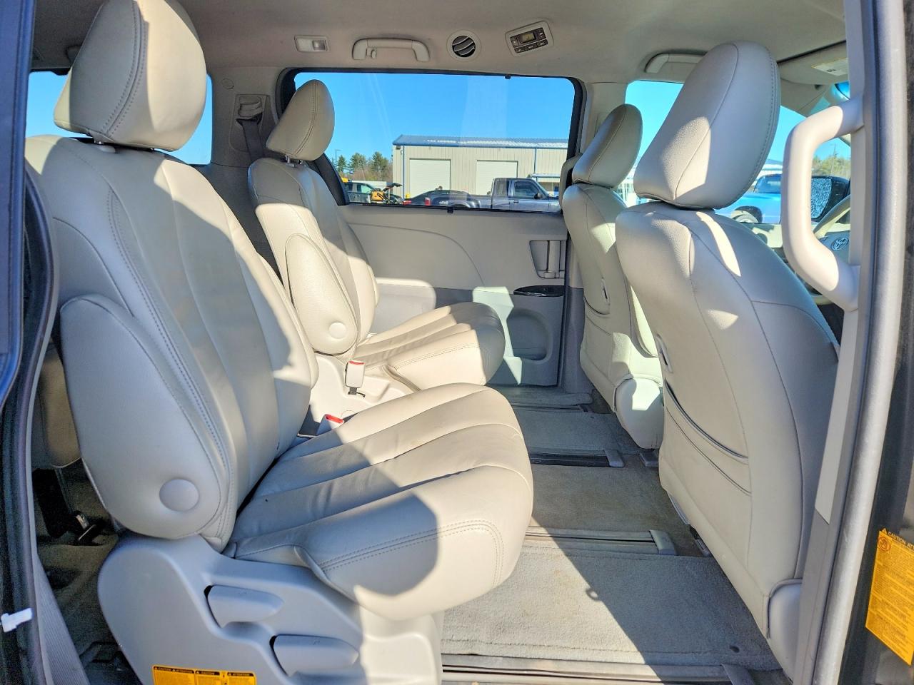 2013 TOYOTA SIENNA LE photo 11