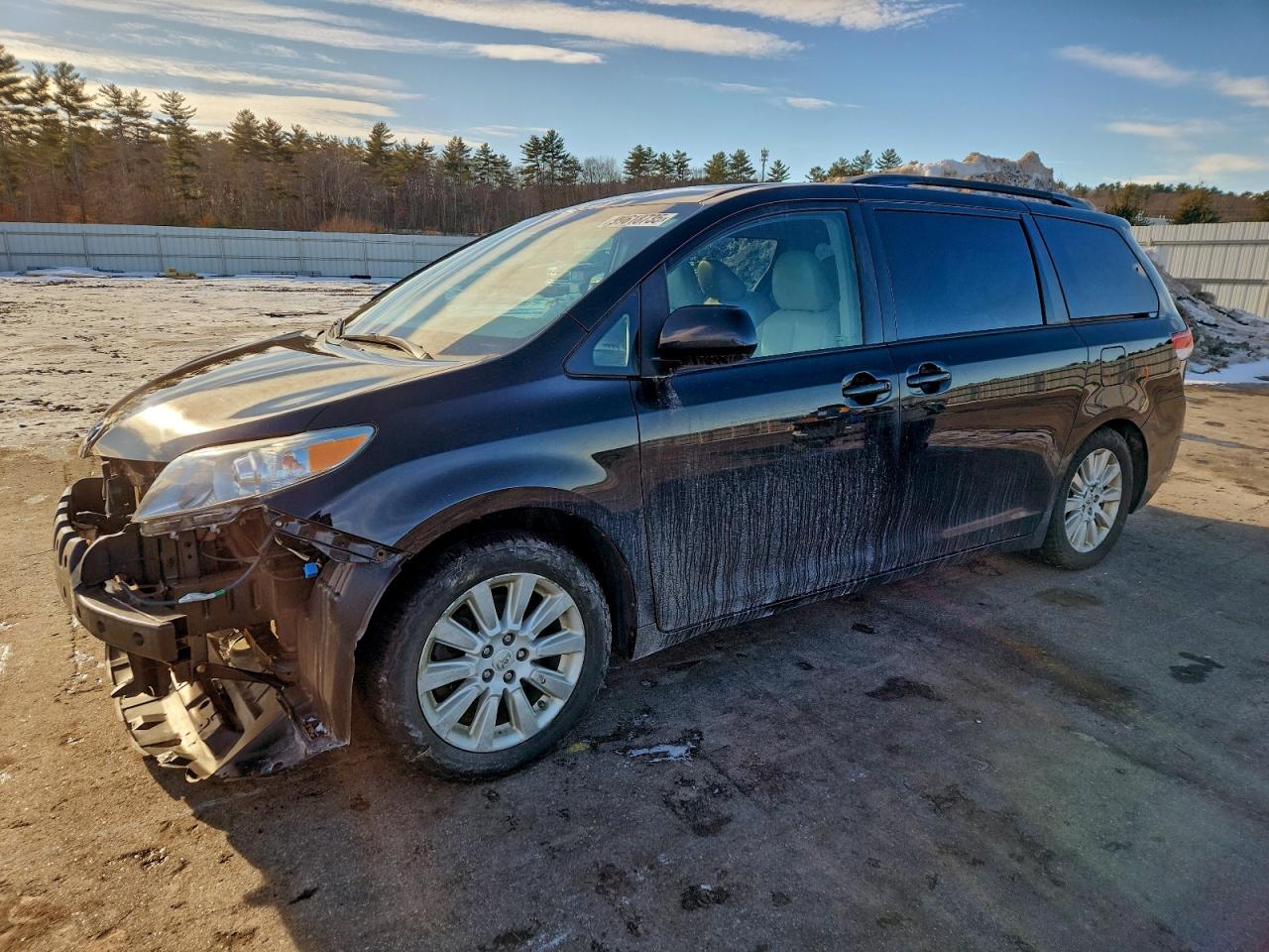 2013 TOYOTA SIENNA