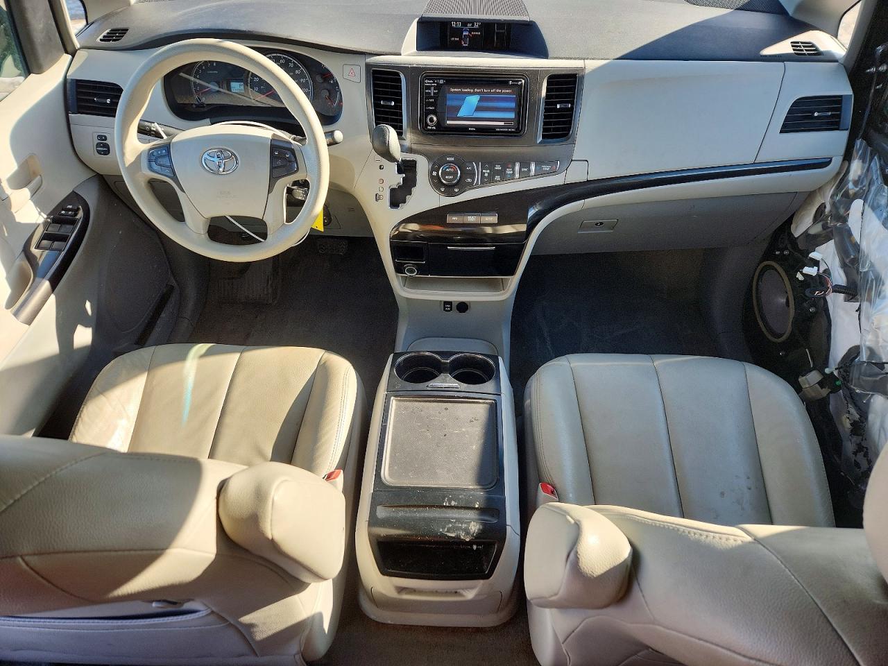 2013 TOYOTA SIENNA LE photo 8