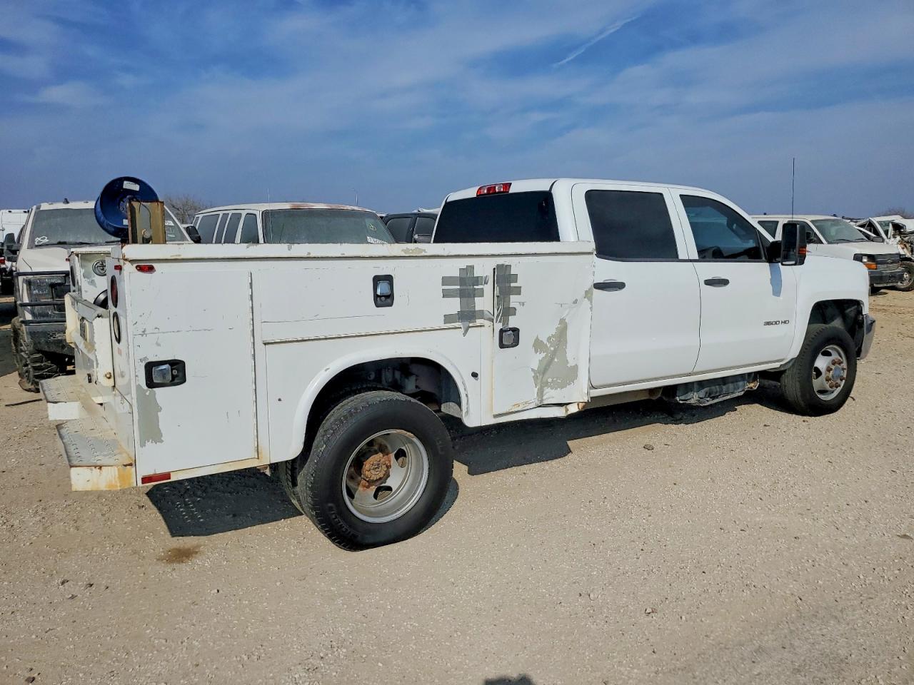 2018 CHEVROLET SILVERADO K3500 photo 3