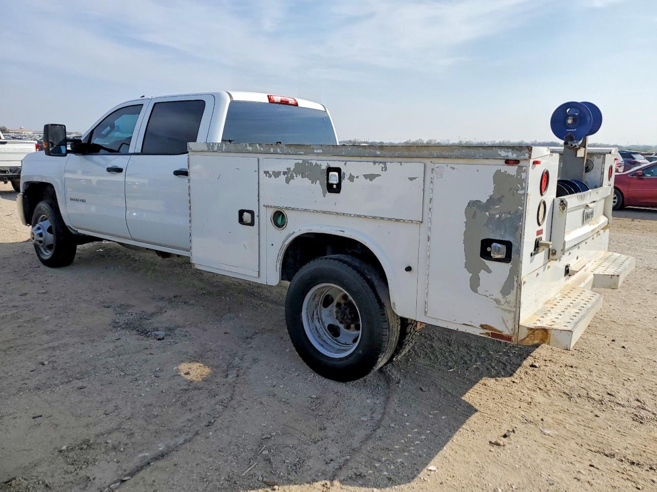 2018 CHEVROLET SILVERADO K3500 photo 2