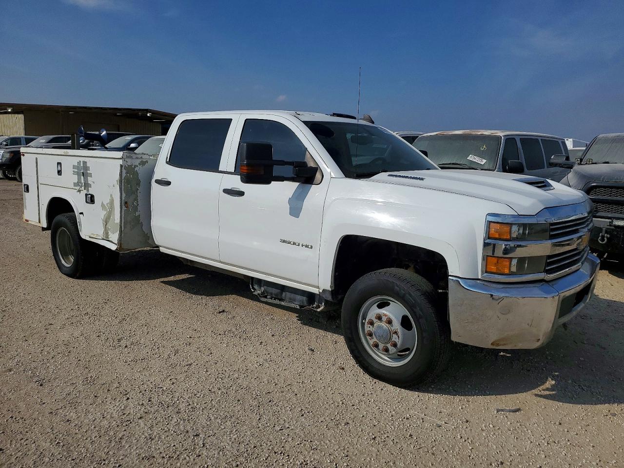 2018 CHEVROLET SILVERADO K3500 photo 4