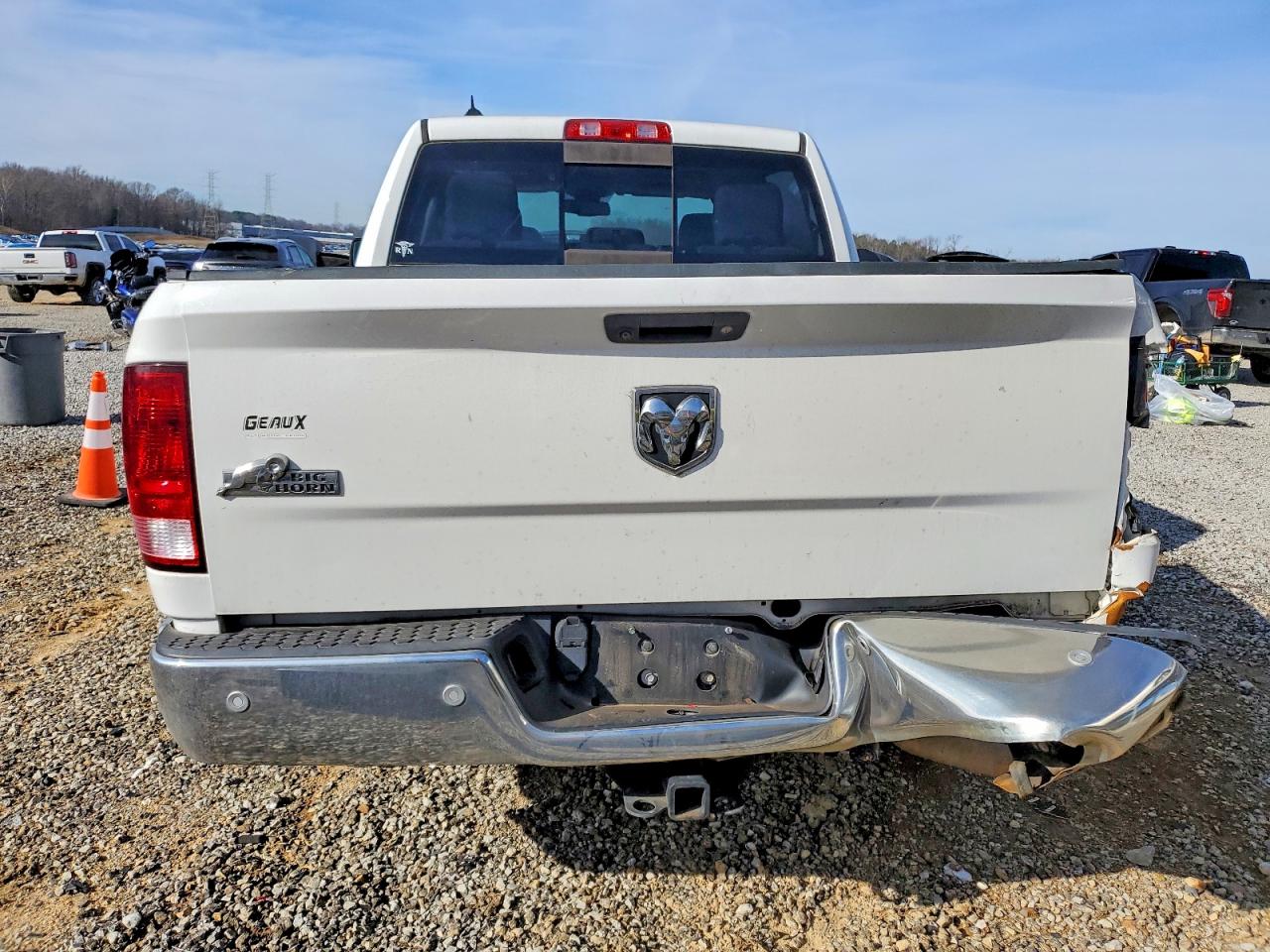2016 RAM 1500 SLT photo 6