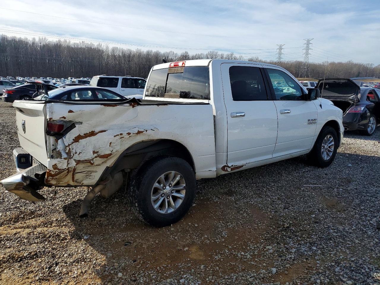 2016 RAM 1500 SLT photo 3