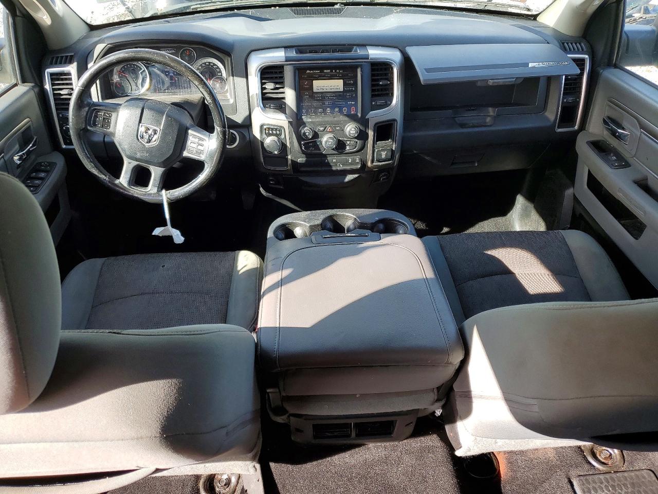 2016 RAM 1500 SLT photo 8