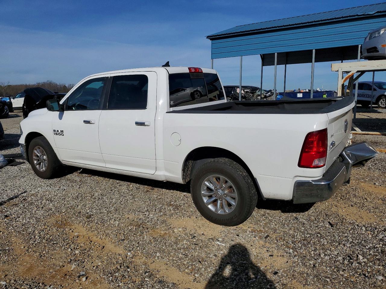 2016 RAM 1500 SLT photo 2