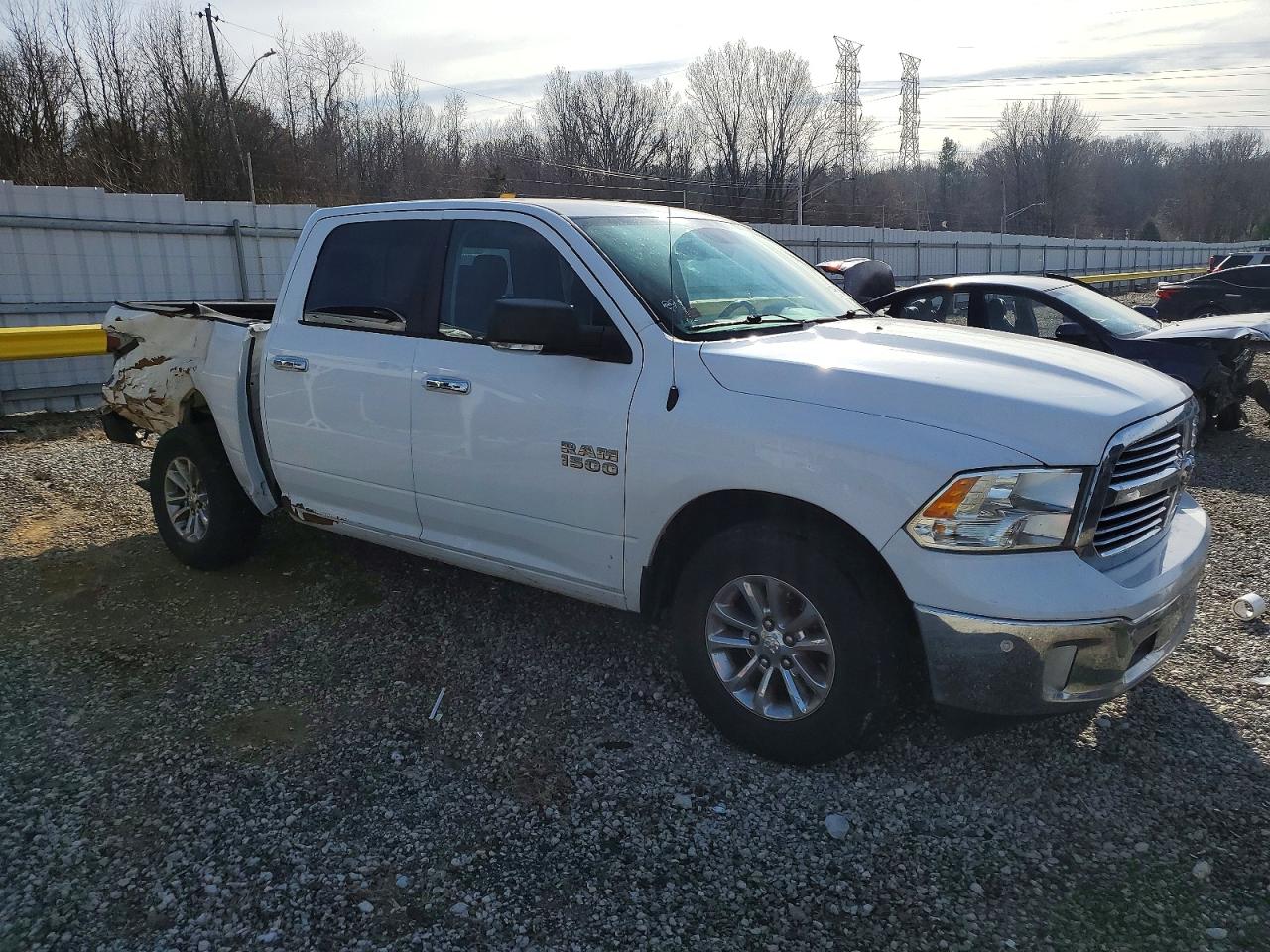 2016 RAM 1500 SLT photo 4