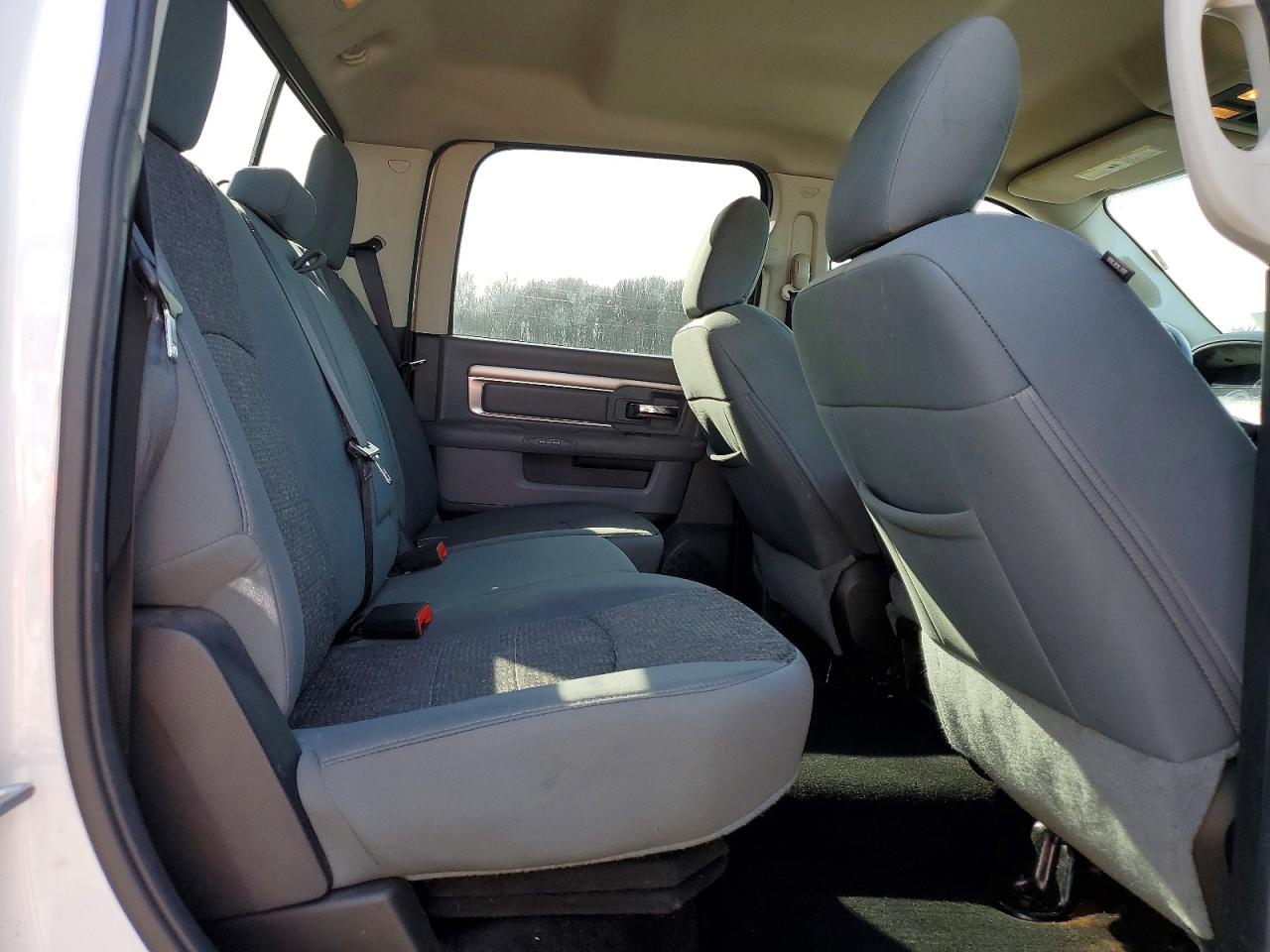 2016 RAM 1500 SLT photo 10