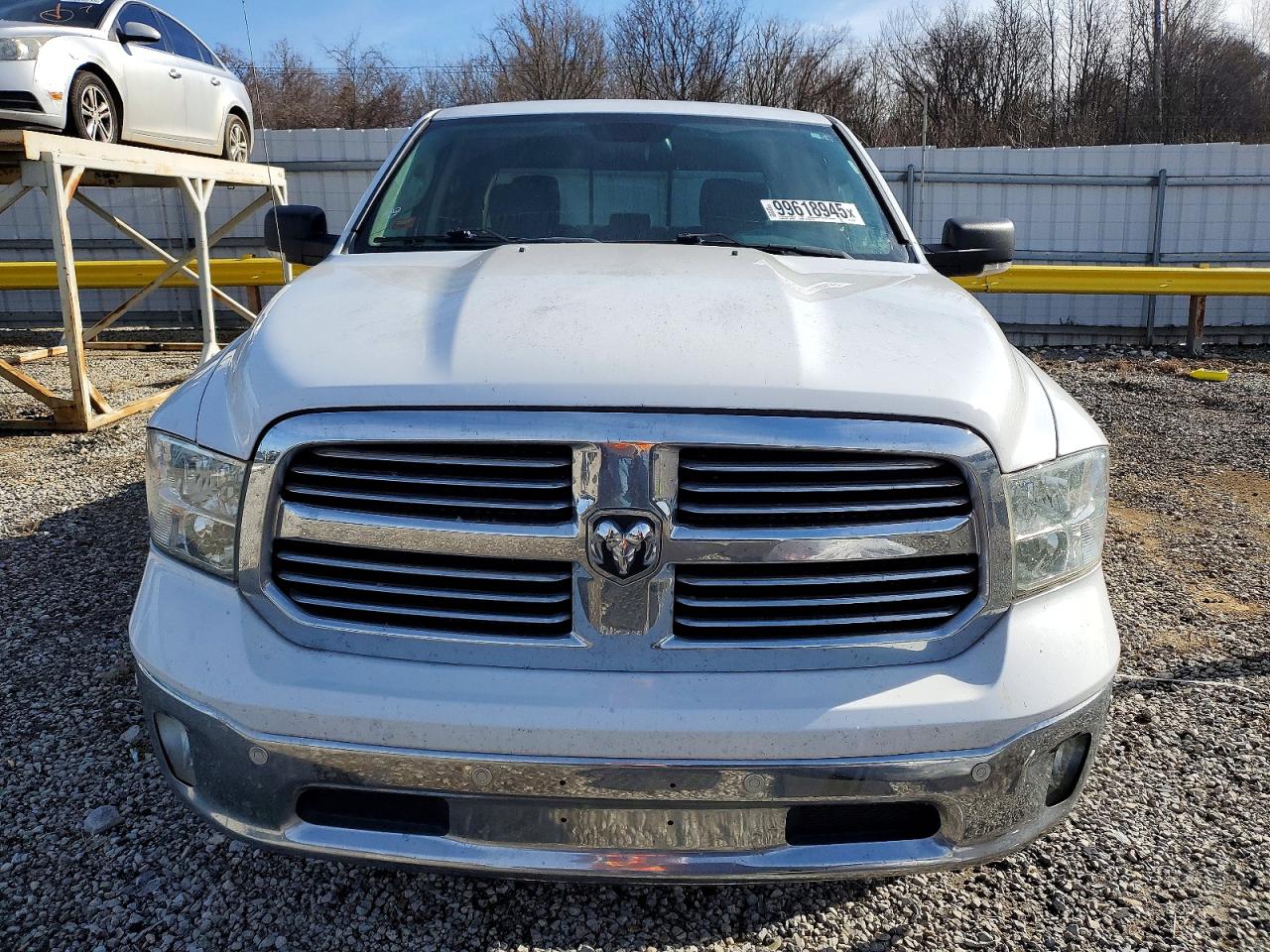 2016 RAM 1500 SLT photo 5
