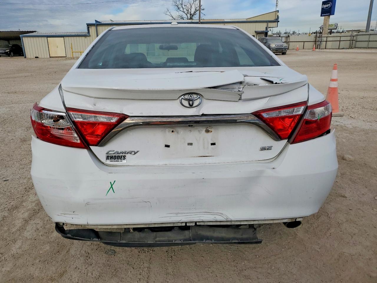 2015 TOYOTA CAMRY LE photo 6