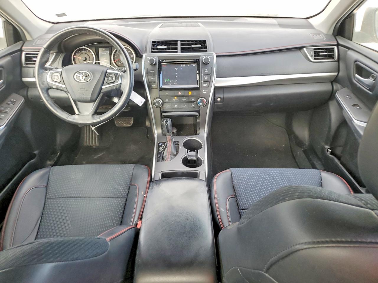 2015 TOYOTA CAMRY LE photo 8