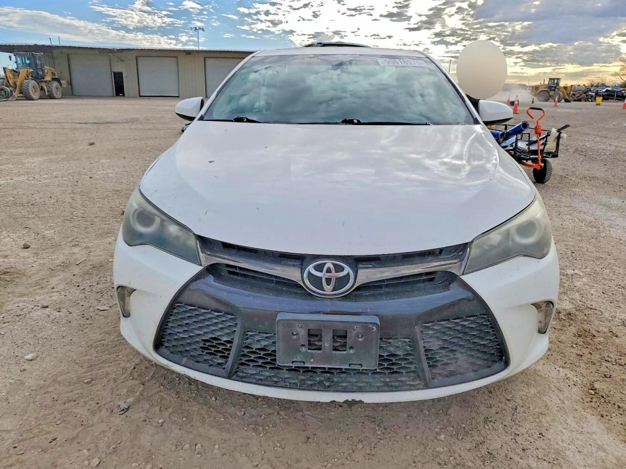 2015 TOYOTA CAMRY LE photo 5