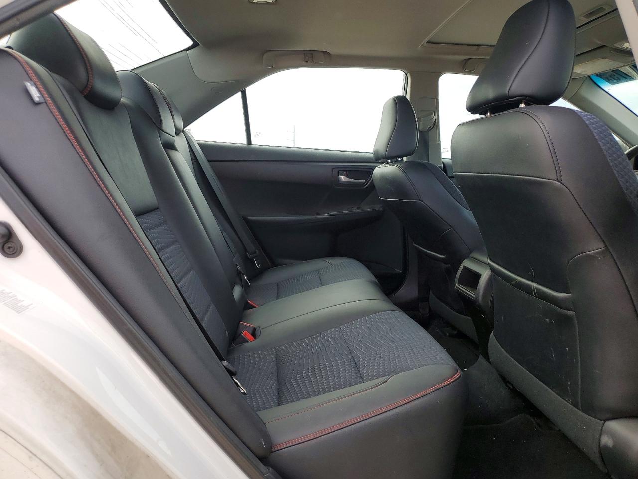 2015 TOYOTA CAMRY LE photo 10