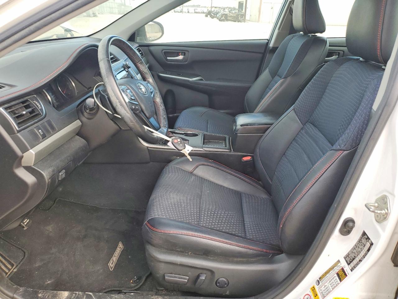 2015 TOYOTA CAMRY LE photo 7