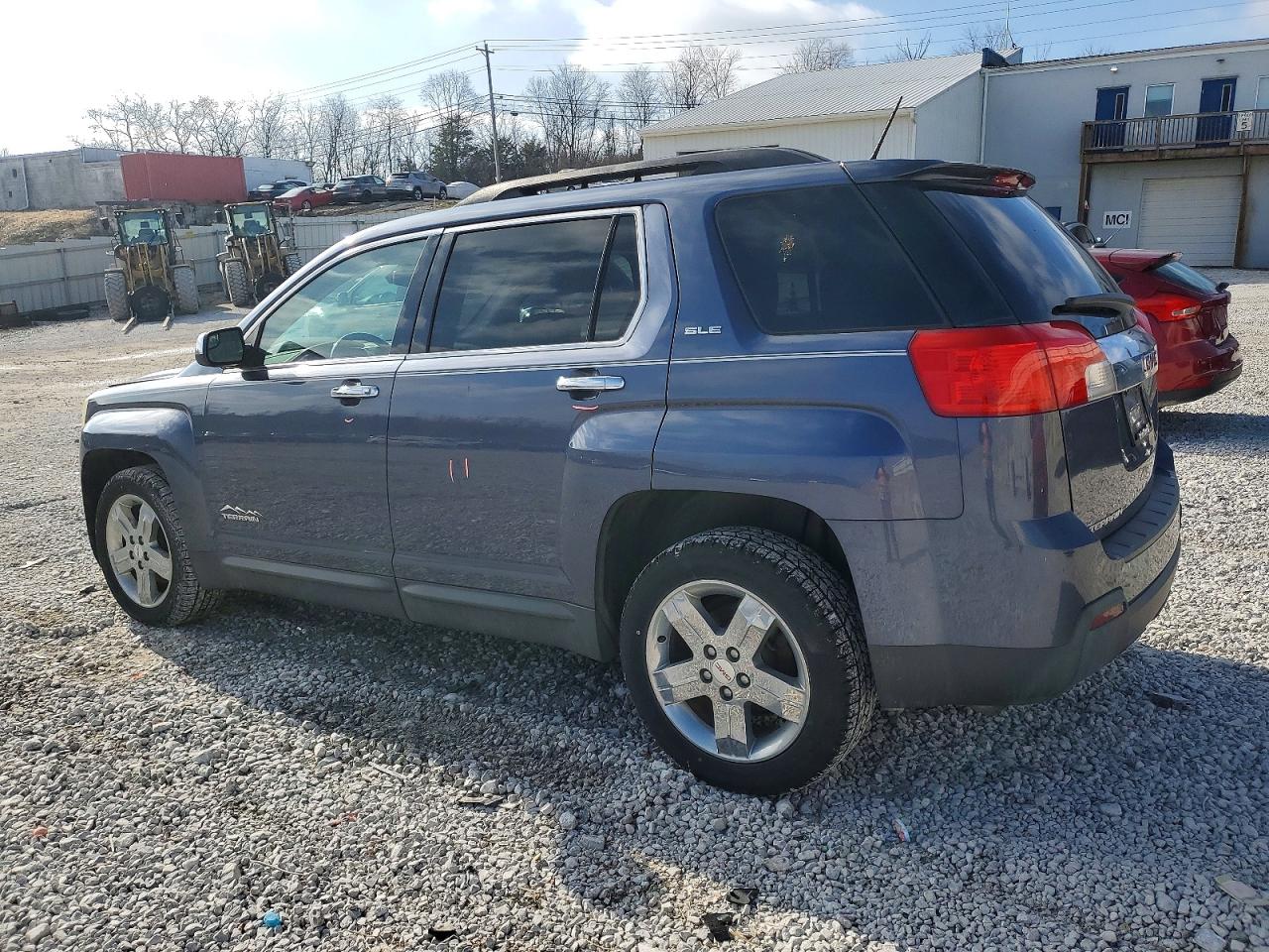 2013 GMC TERRAIN SLE photo 2