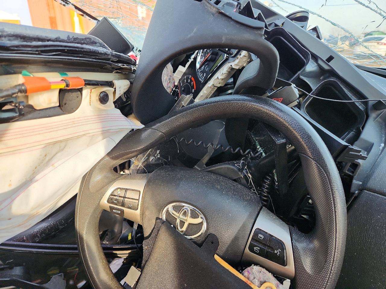 2011 TOYOTA COROLLA photo 9