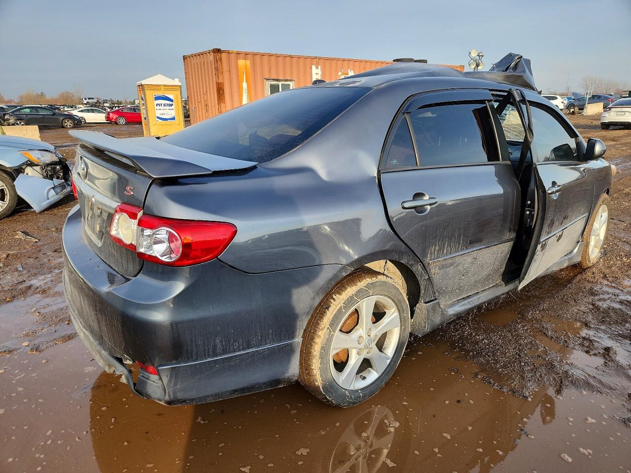 2011 TOYOTA COROLLA photo 3