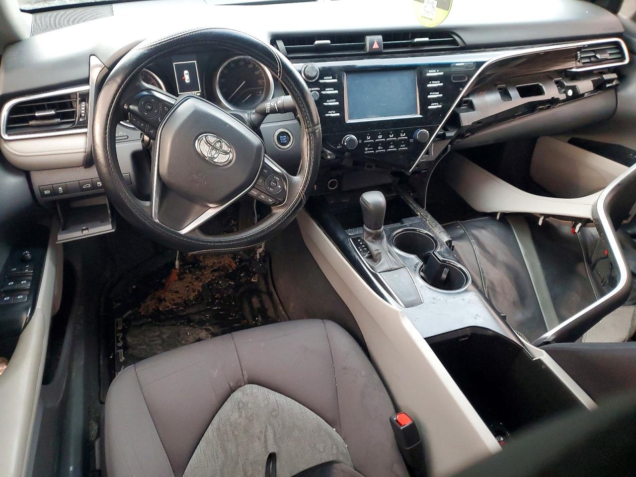 2018 TOYOTA CAMRY L photo 8