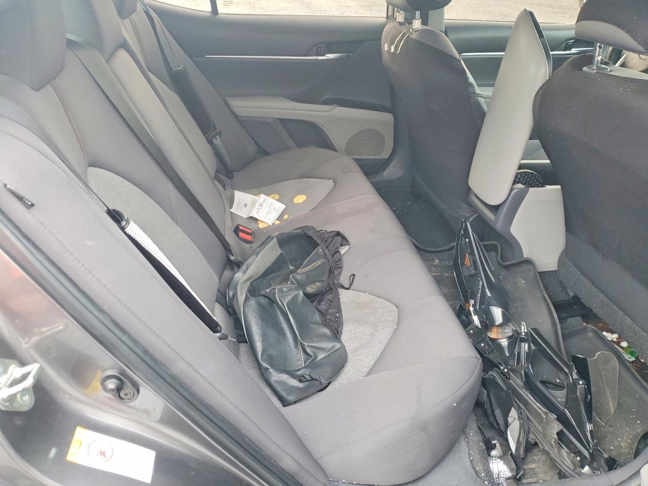 2018 TOYOTA CAMRY L photo 10
