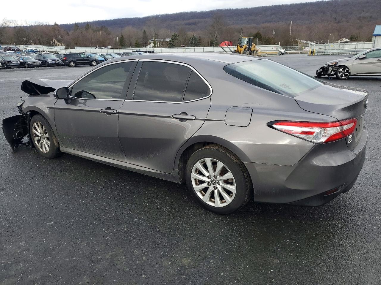 2018 TOYOTA CAMRY L photo 2