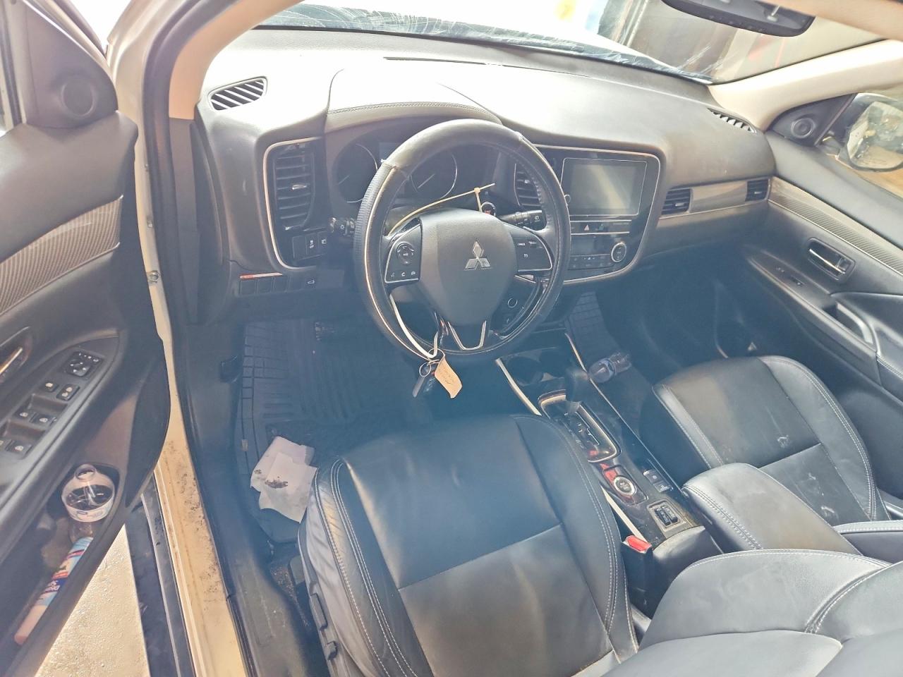 2019 MITSUBISHI OUTLANDER SE photo 8