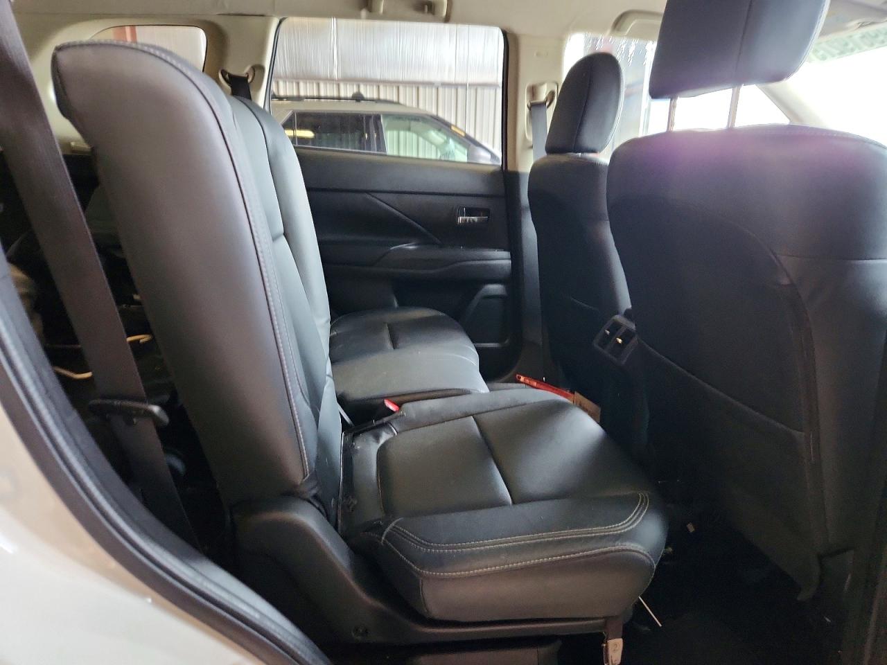 2019 MITSUBISHI OUTLANDER SE photo 10