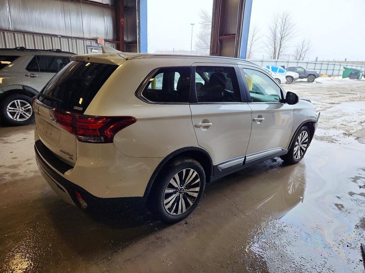 2019 MITSUBISHI OUTLANDER SE photo 3