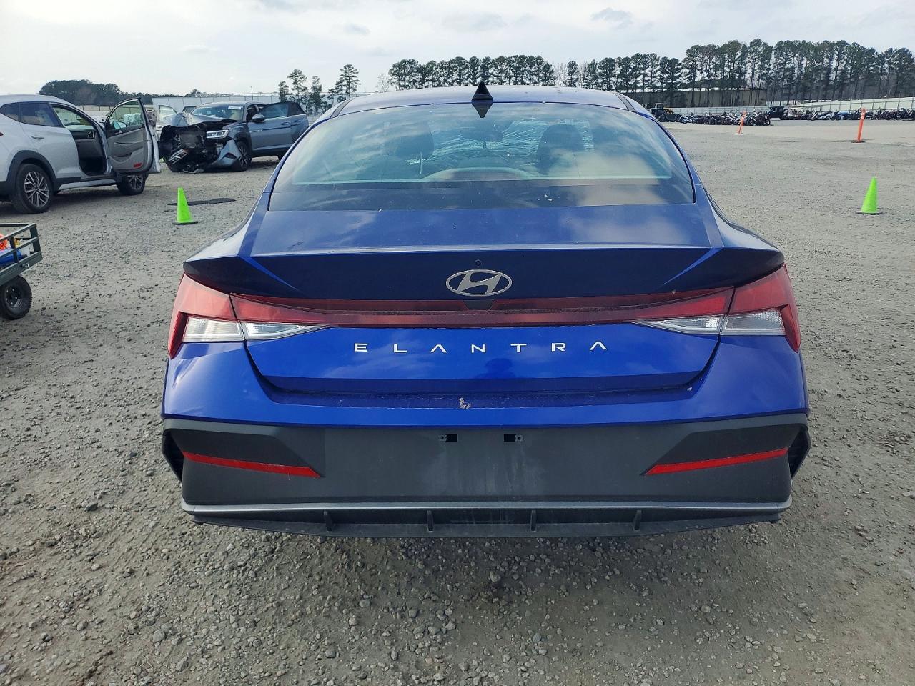 2024 HYUNDAI ELANTRA SE photo 6