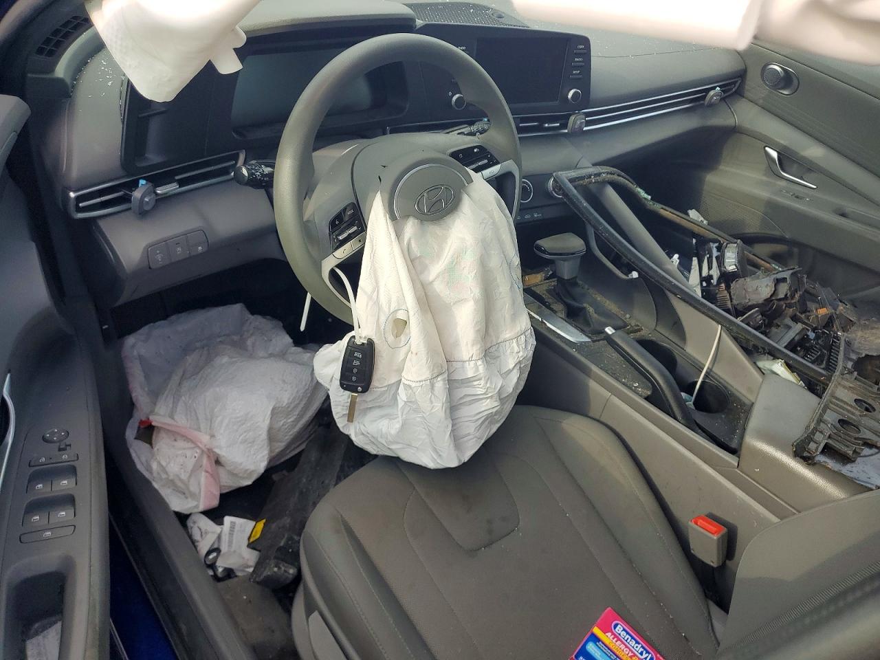 2024 HYUNDAI ELANTRA SE photo 8