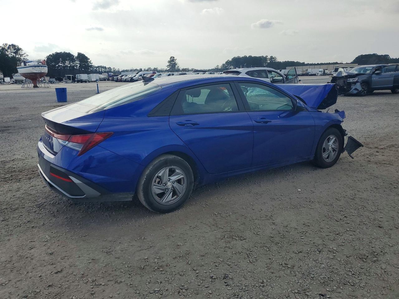 2024 HYUNDAI ELANTRA SE photo 3