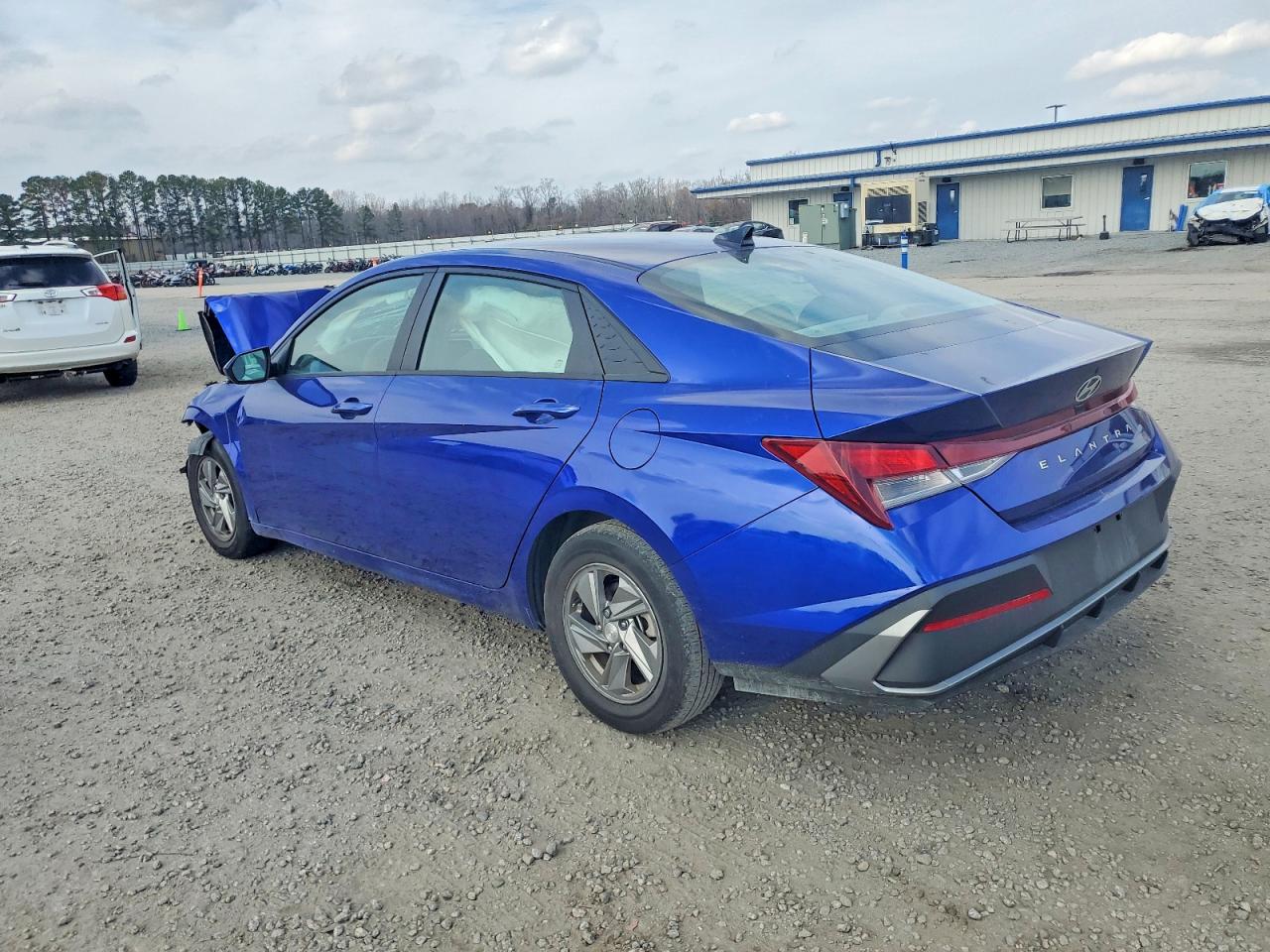2024 HYUNDAI ELANTRA SE photo 2