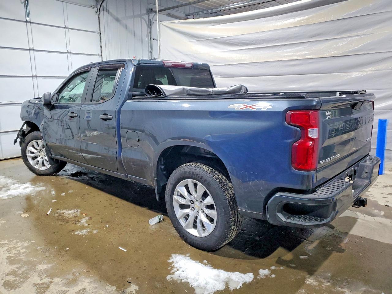 2021 CHEVROLET SILVERADO K1500 CUSTOM photo 2