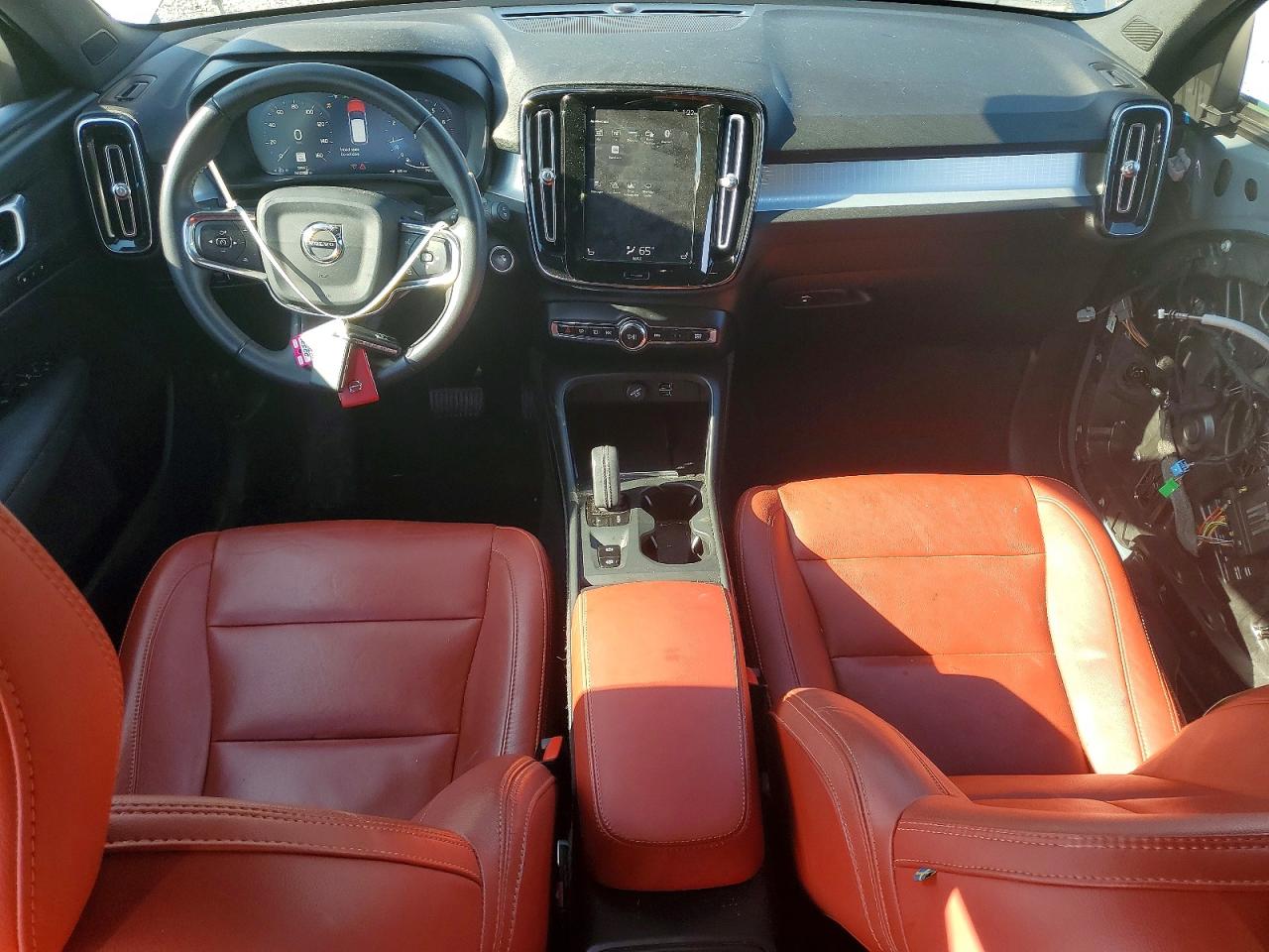 2020 VOLVO XC40 T5 MOMENTUM photo 8