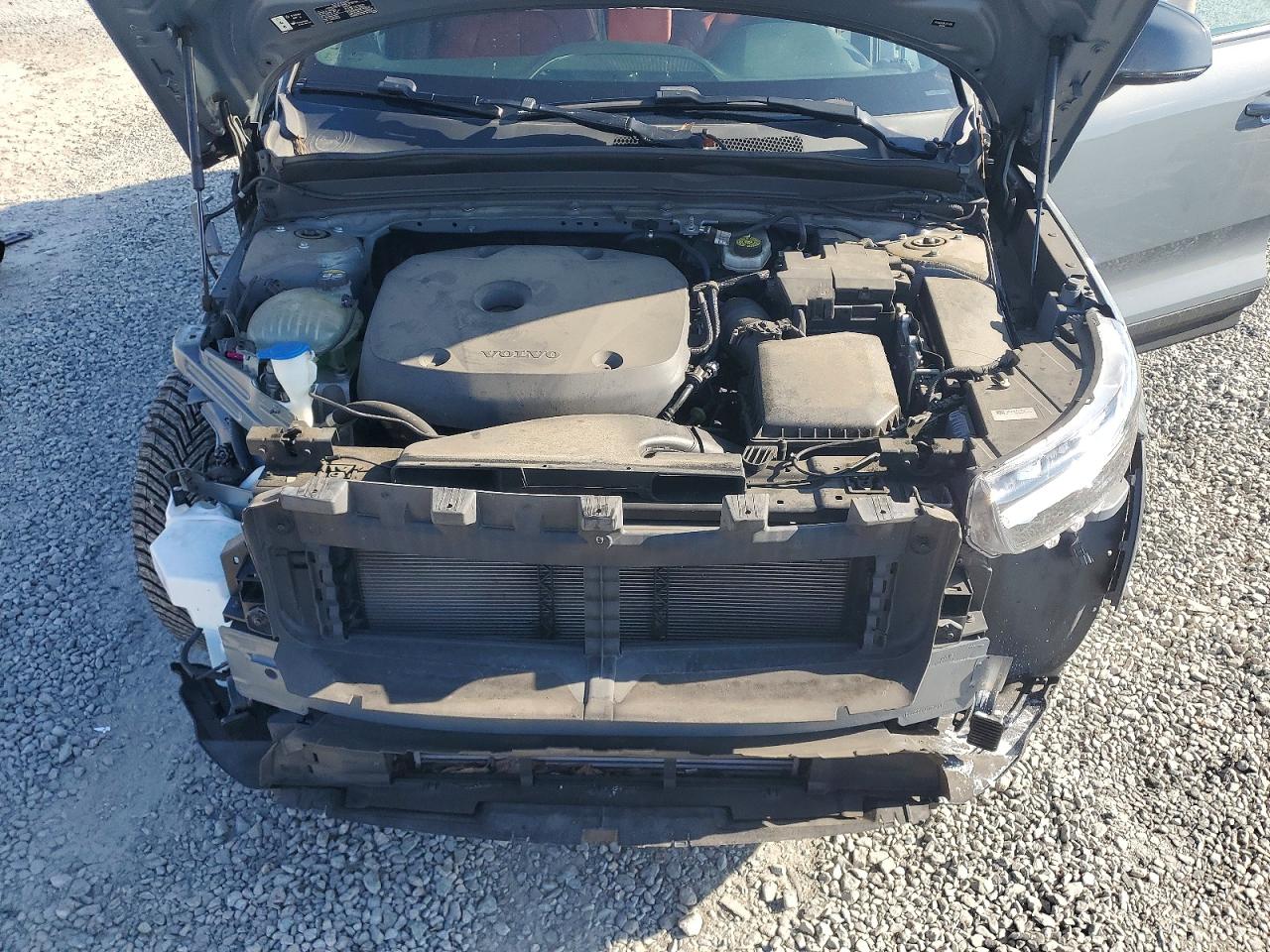 2020 VOLVO XC40 T5 MOMENTUM photo 12