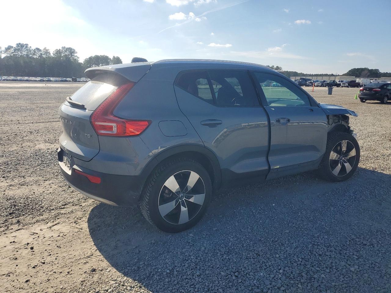 2020 VOLVO XC40 T5 MOMENTUM photo 3