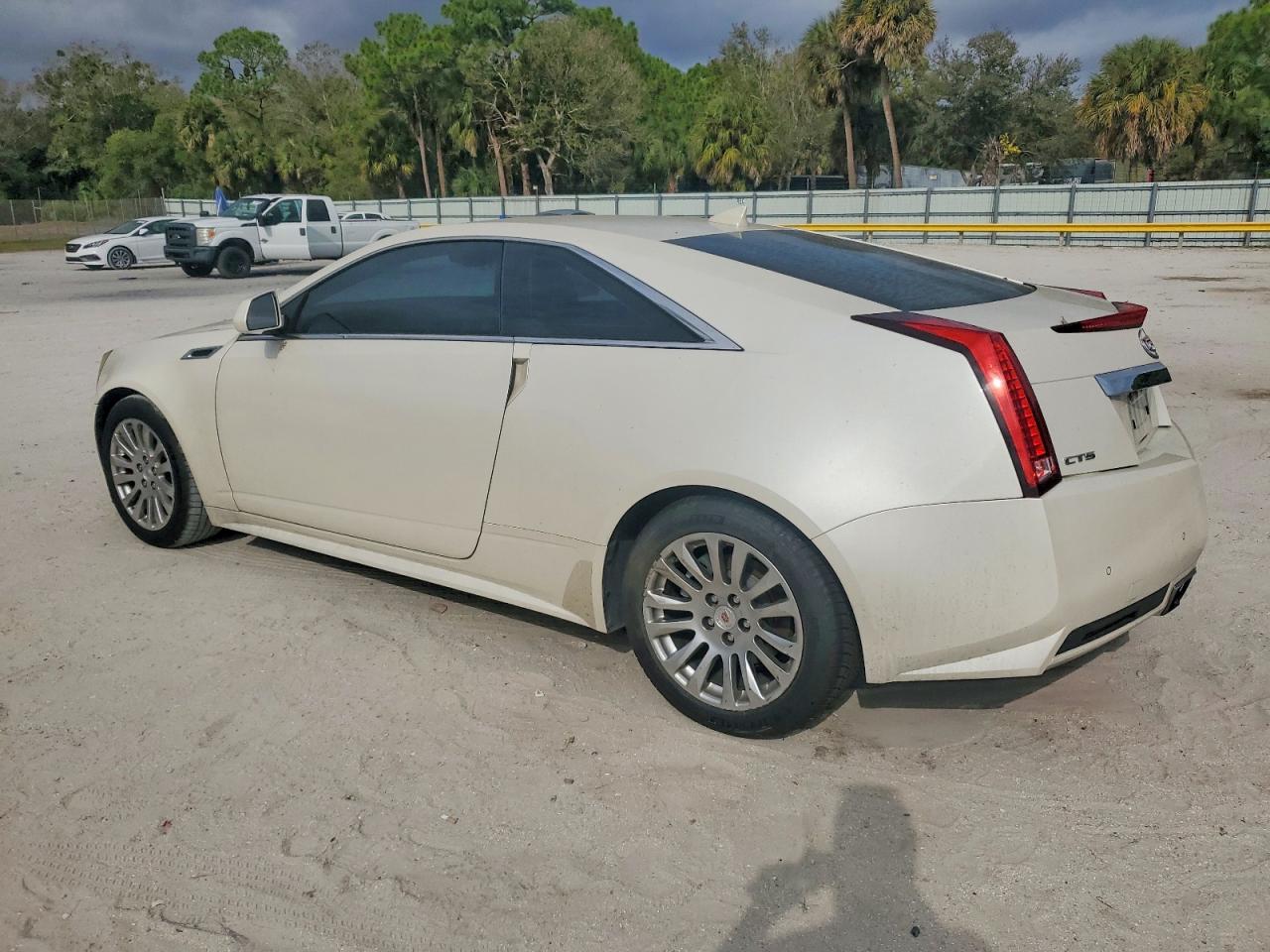 2011 CADILLAC CTS photo 2