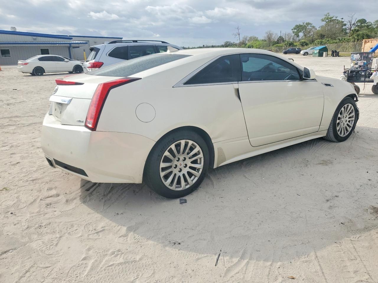 2011 CADILLAC CTS photo 3