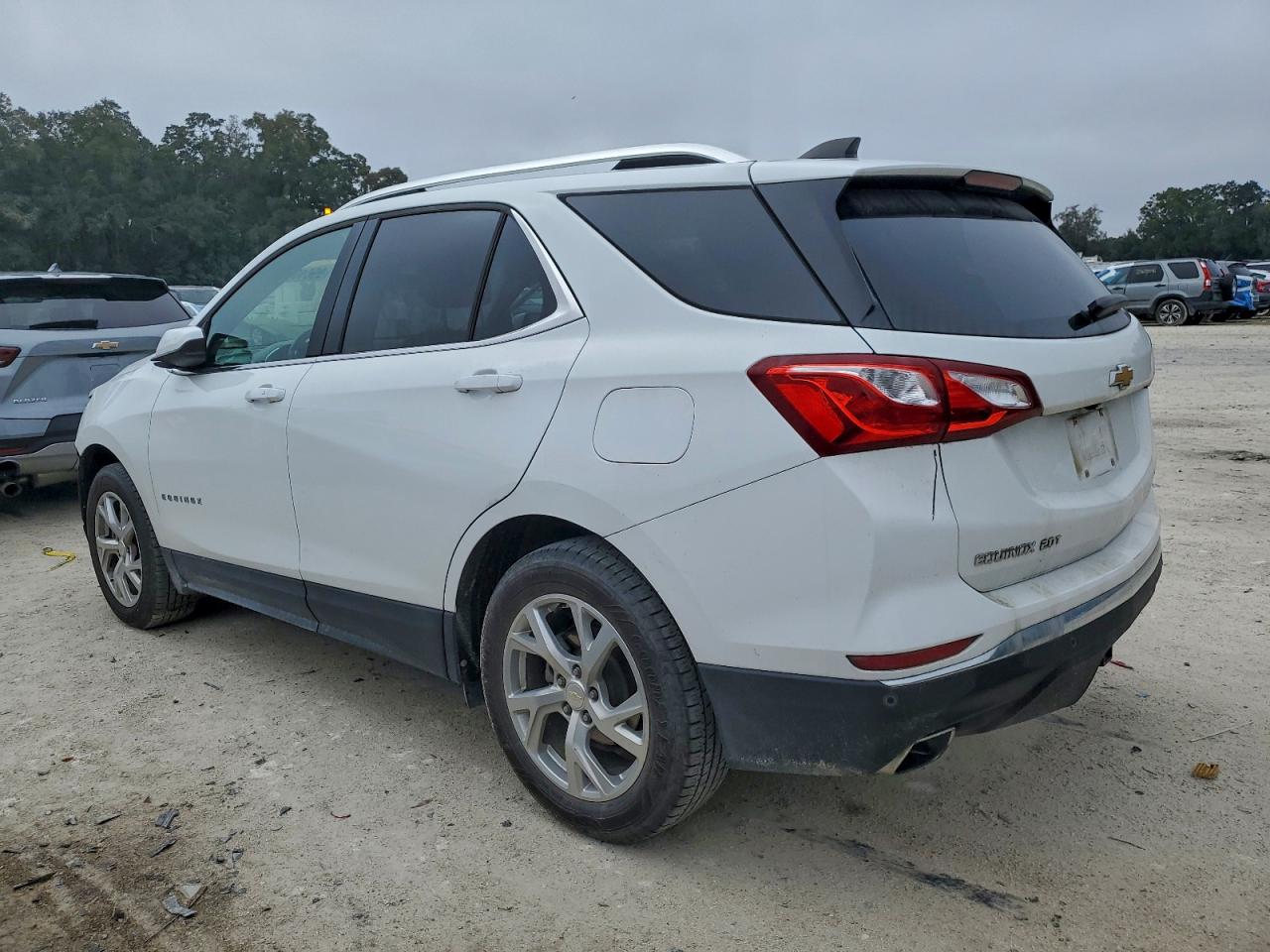 2020 CHEVROLET EQUINOX LT photo 2
