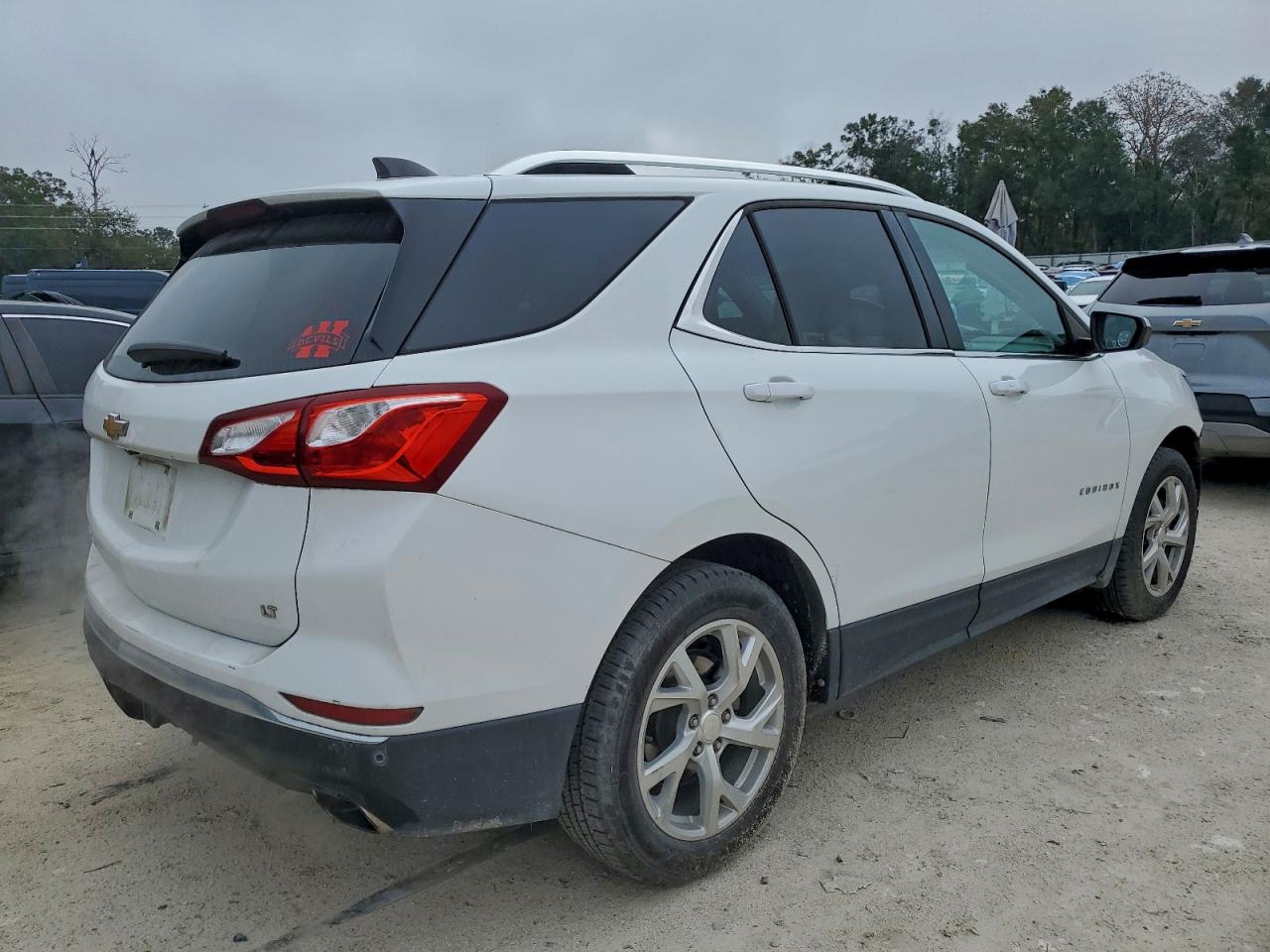 2020 CHEVROLET EQUINOX LT photo 3