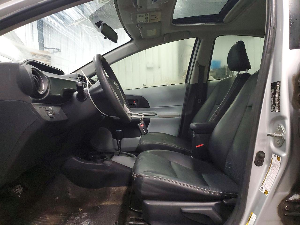 2012 TOYOTA PRIUS C photo 7