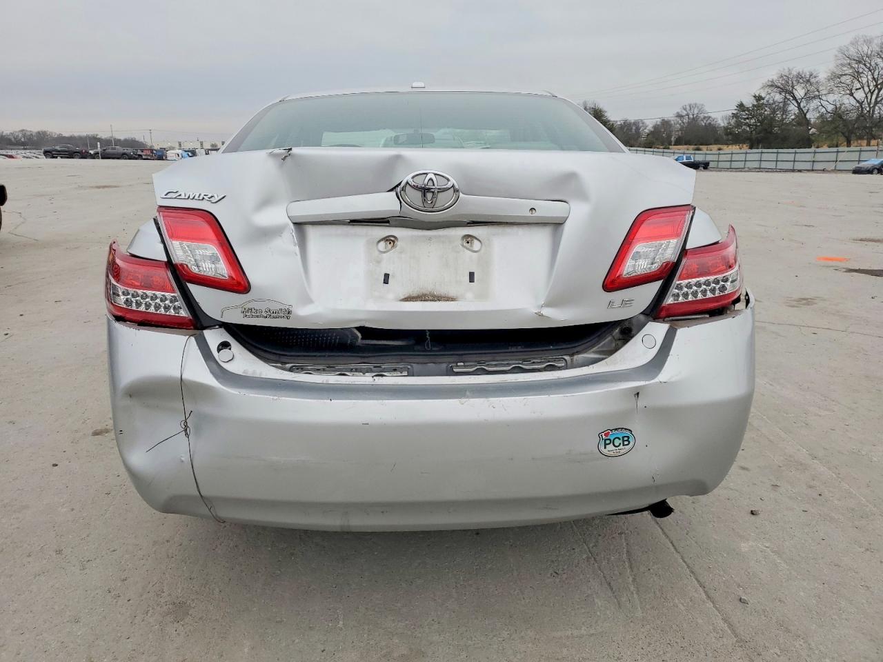 2011 TOYOTA CAMRY BASE photo 11