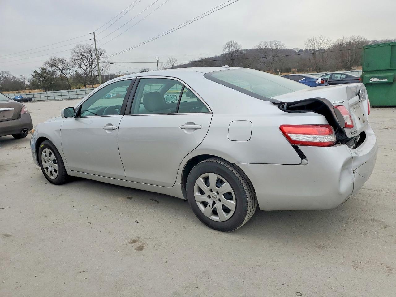 2011 TOYOTA CAMRY BASE photo 3