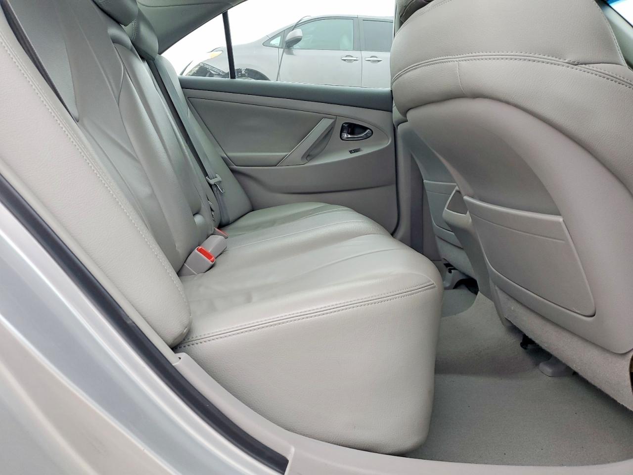 2011 TOYOTA CAMRY BASE photo 19