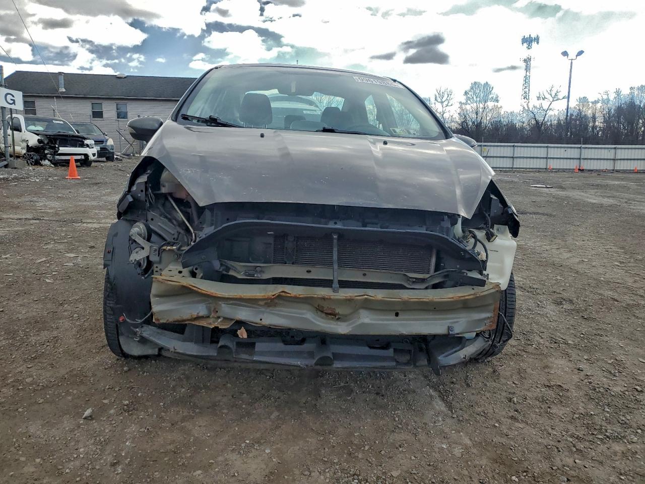 2015 FORD FIESTA SE photo 5