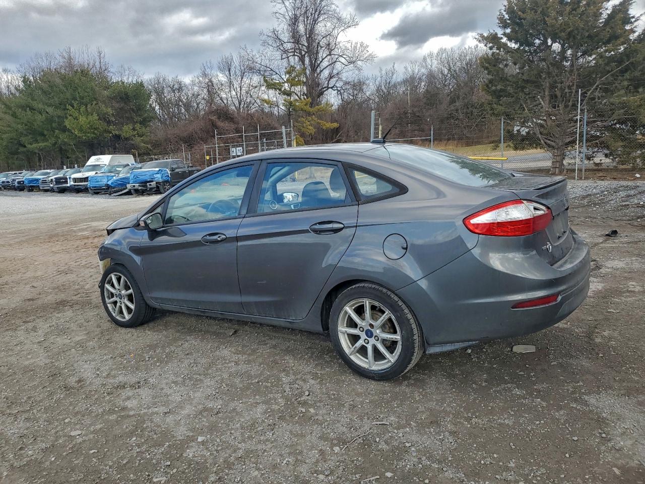 2015 FORD FIESTA SE photo 2
