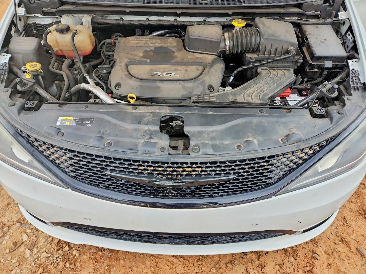 2019 CHRYSLER PACIFICA TOURING L photo 12
