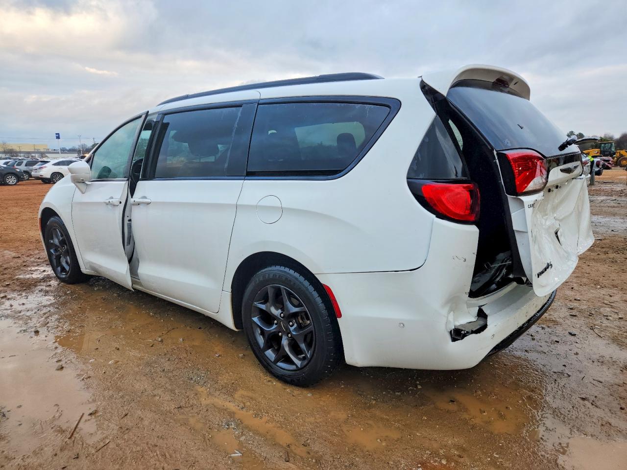 2019 CHRYSLER PACIFICA TOURING L photo 2