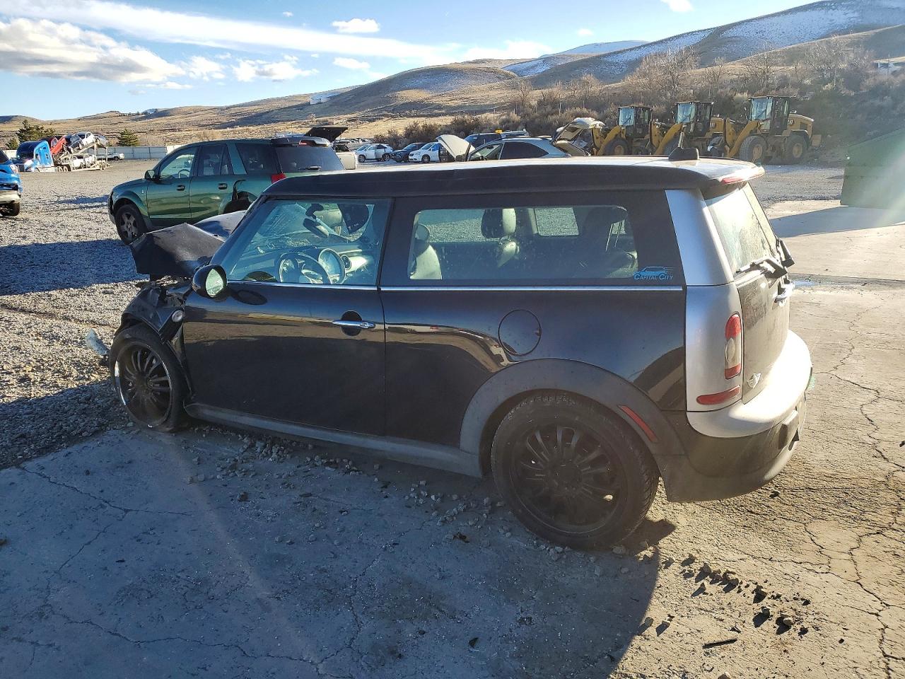 2010 MINI COOPER CLUBMAN photo 2