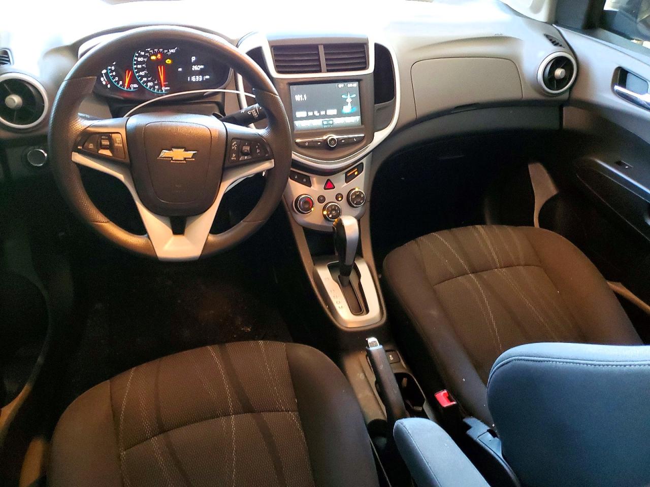 2017 CHEVROLET SONIC LT photo 8